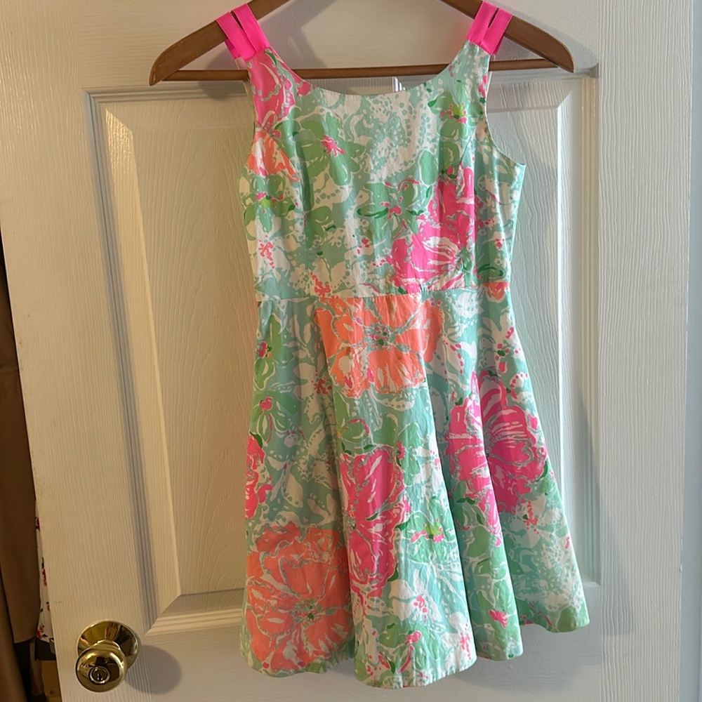 Girls Lilly Pulitzer sundress sz 10 beautiful flower pattern w bright colors